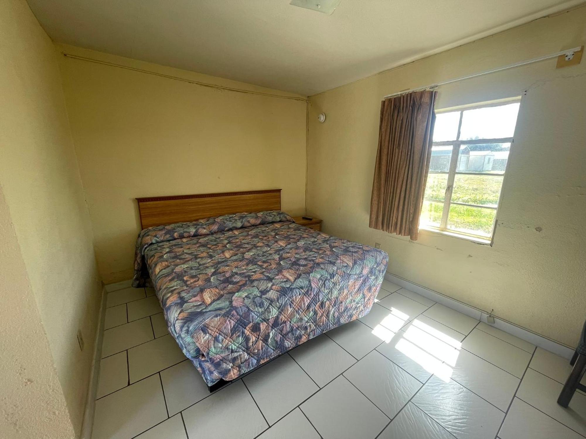 Bel-Air Motel Alice Luaran gambar