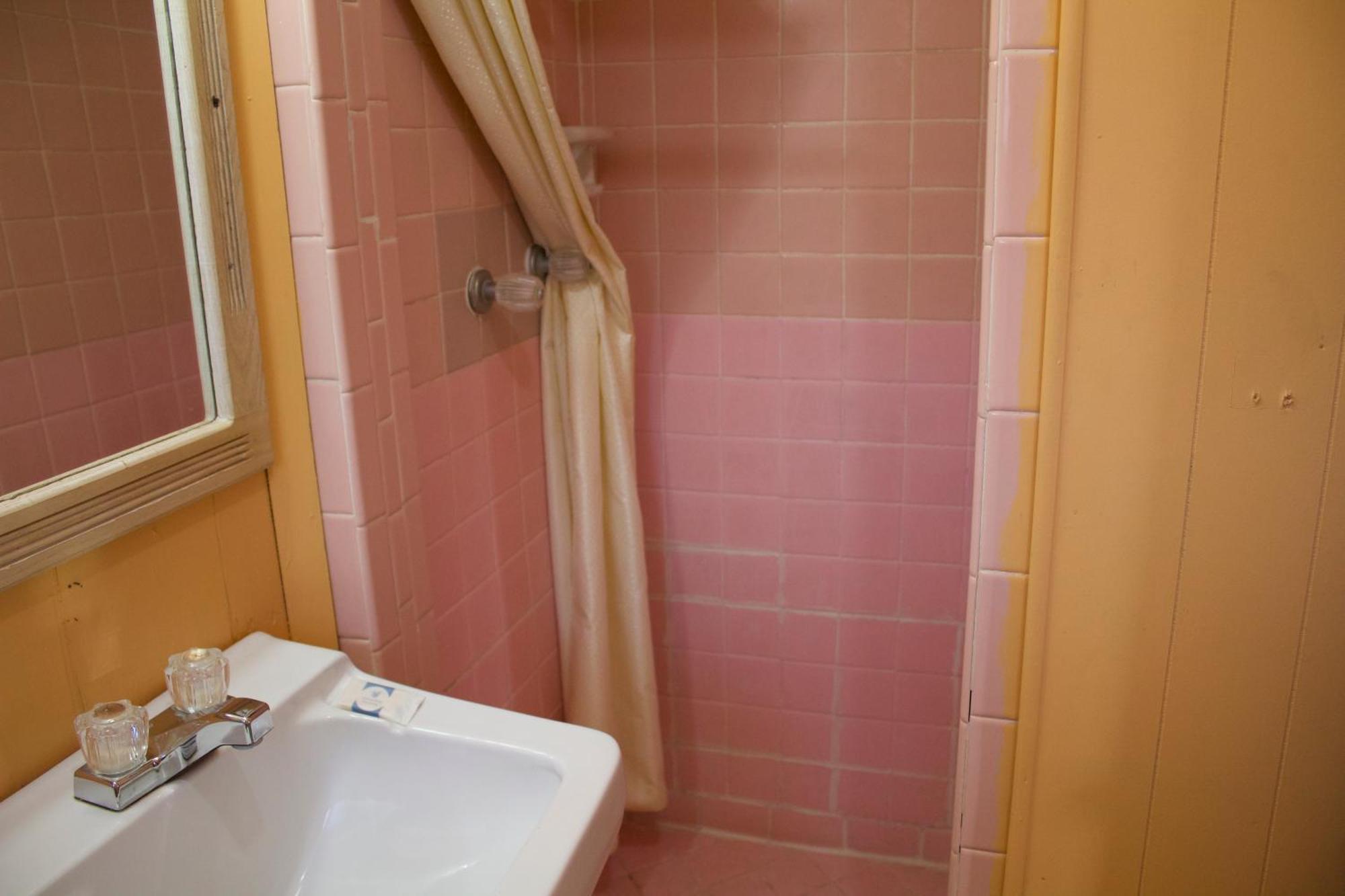 Bel-Air Motel Alice Luaran gambar