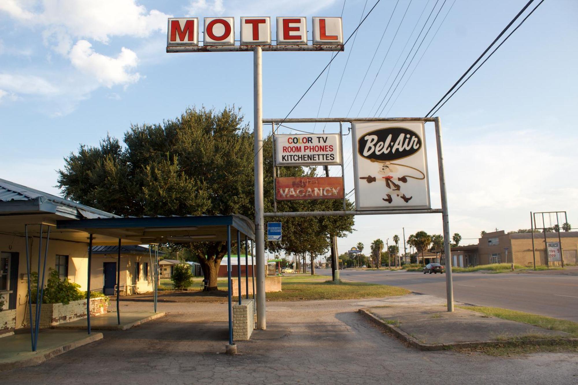 Bel-Air Motel Alice Luaran gambar